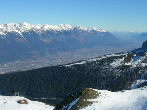 Blik over Innsbruck en het Inndal