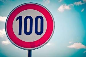 Maximumsnelheid 100 km/uur